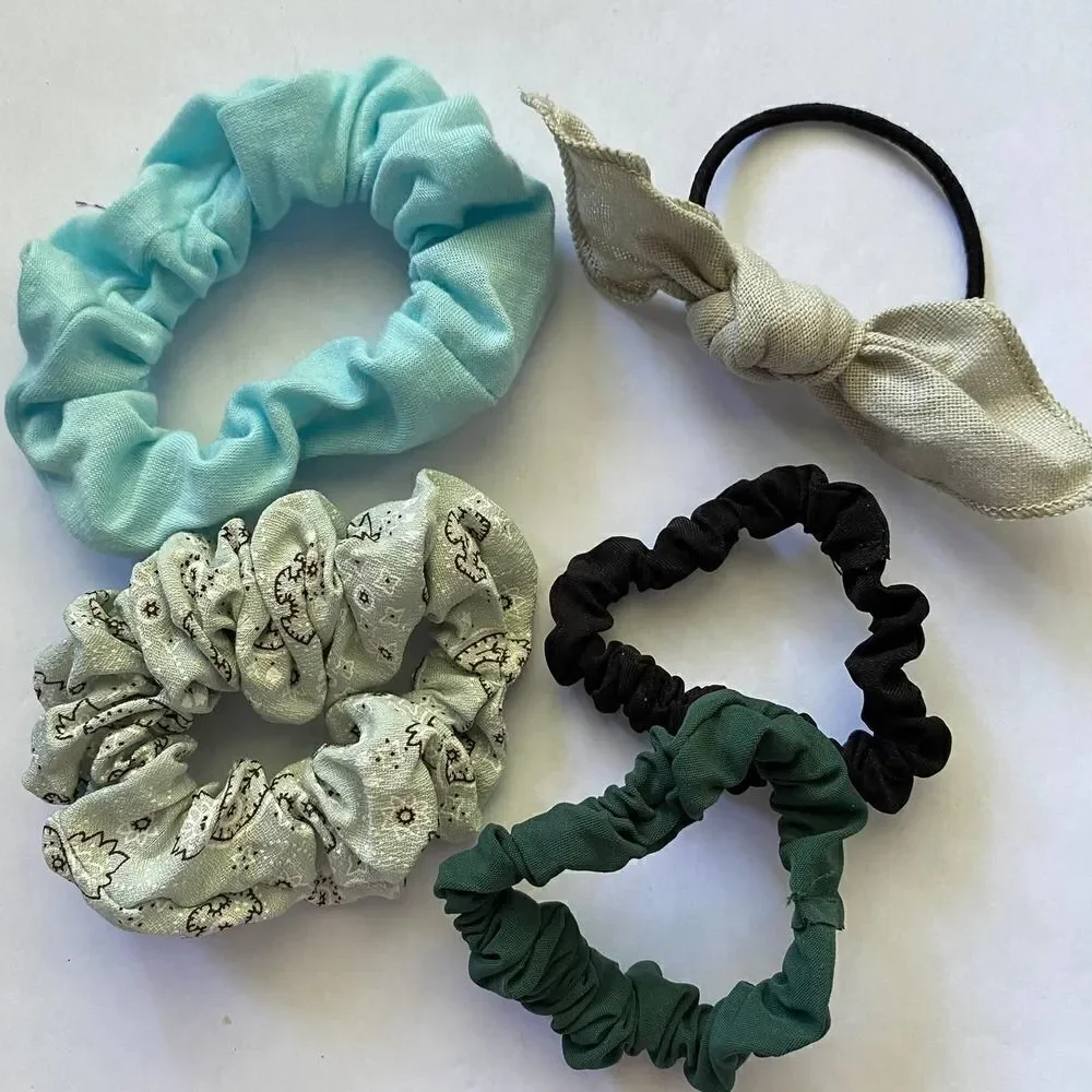 𝅺Set of 5 Scrunchies - Aqua Mint Bandana